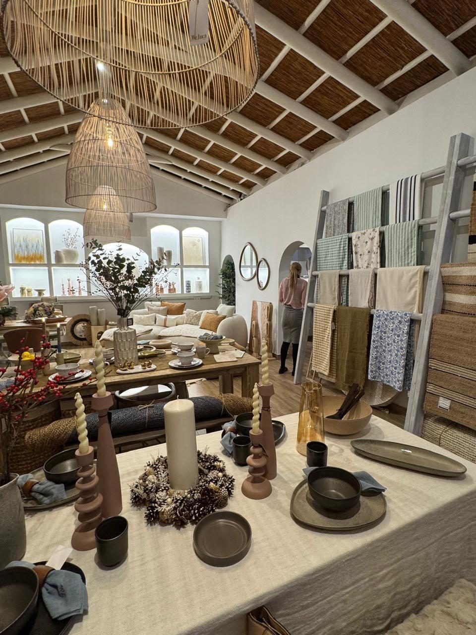 Materiales y acabados en el showroom