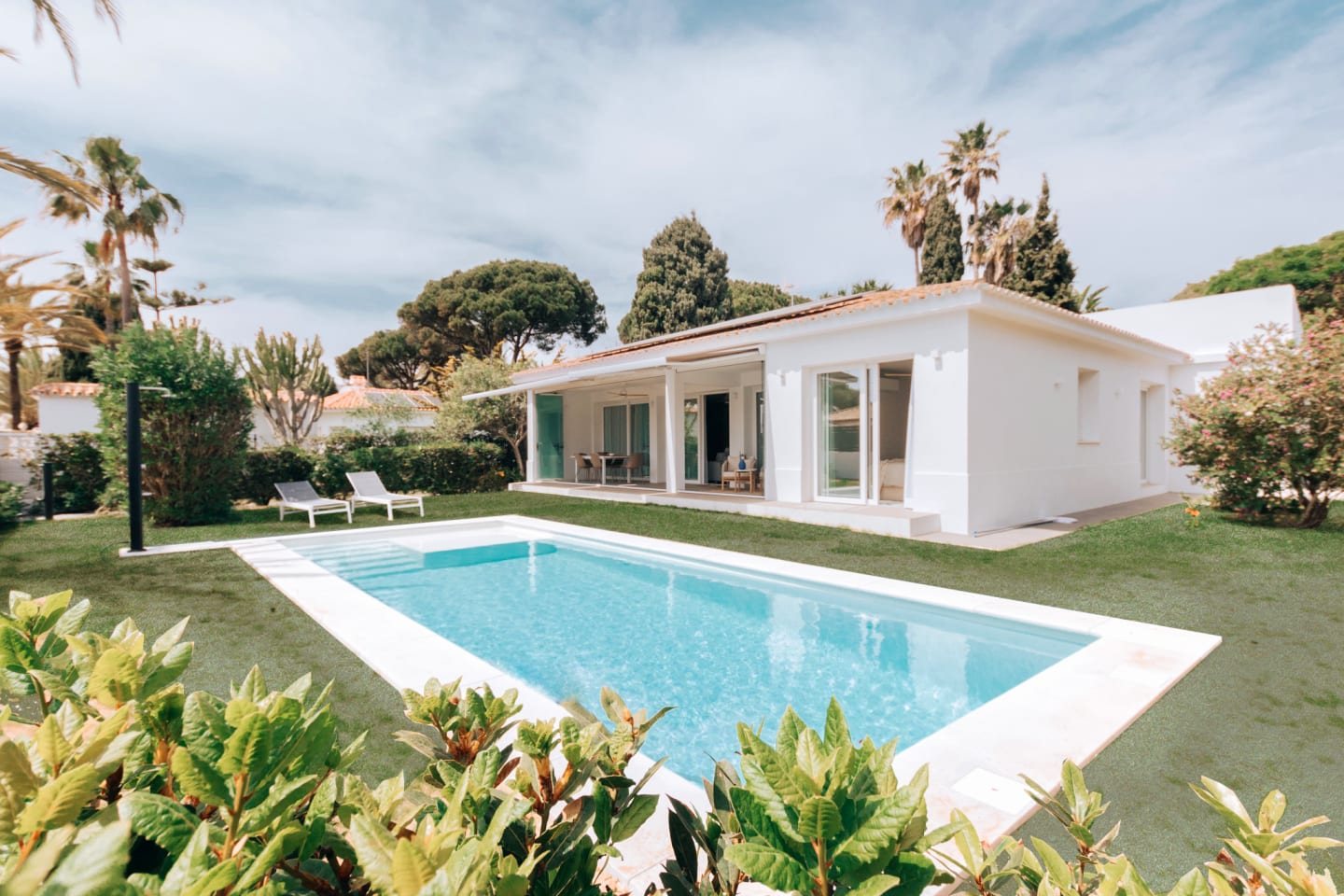 Villa con piscina reformada en Marbella